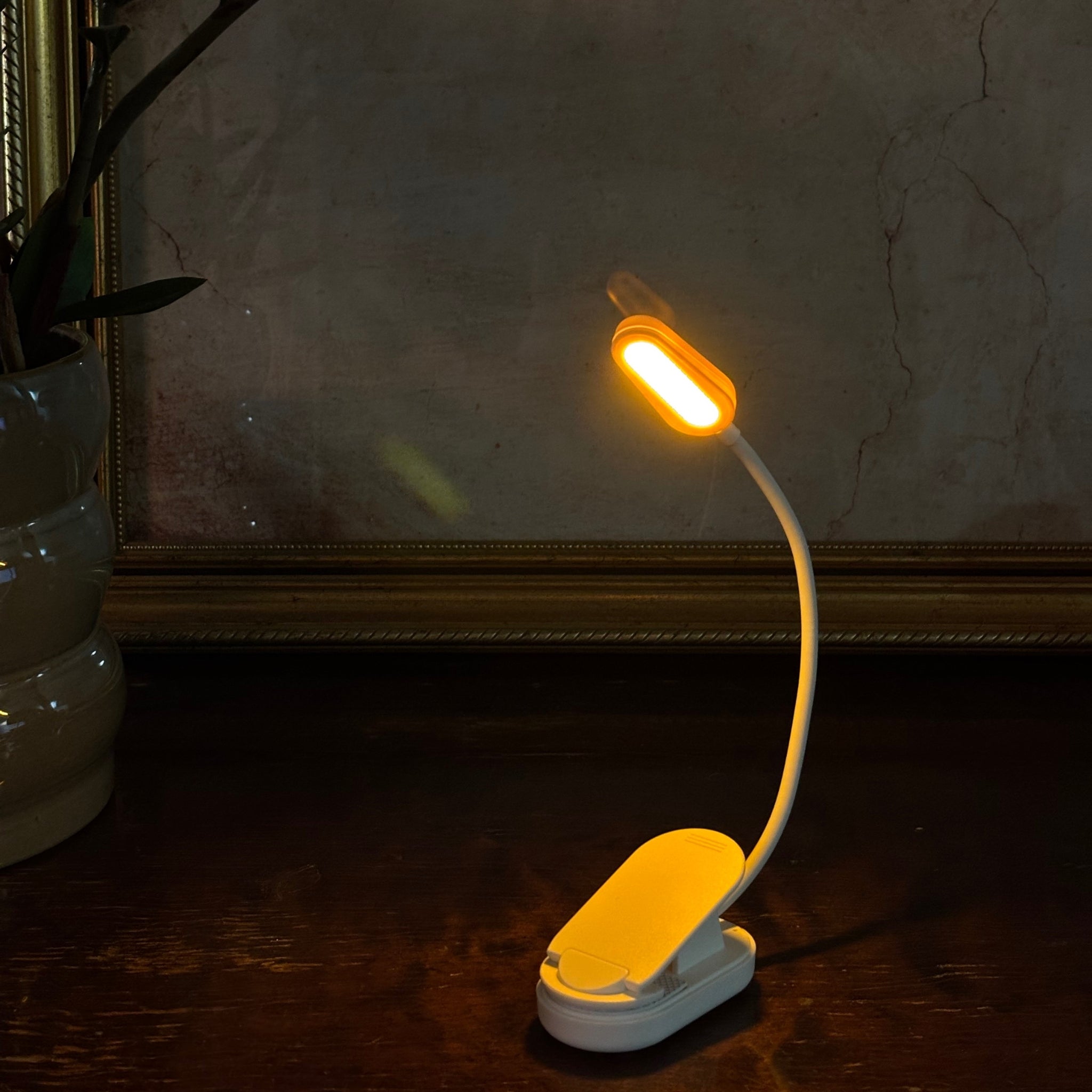 HOHDE lukuvalo valkoinen